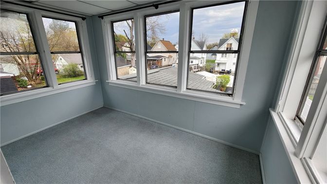 Empty room, Interior