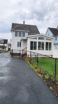 Exterior, Facade, Queen Anne Victorian