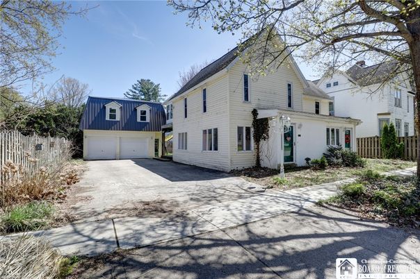 Attached, Exterior, Facade, Farmhouse