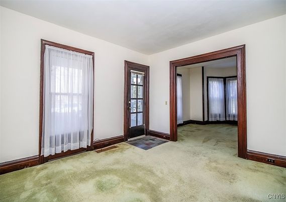 Empty room, Interior