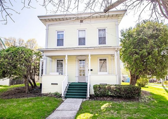 Exterior, Facade, American Foursquare