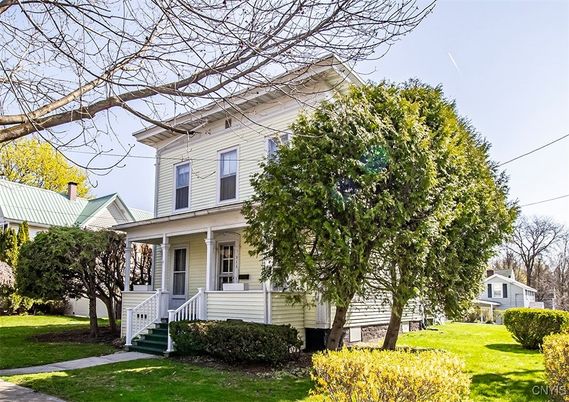 Exterior, Facade, American Foursquare