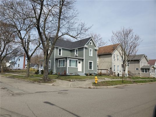 Exterior, Facade, Queen Anne Victorian