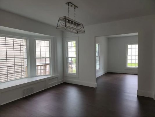 Empty room, Interior, Pendant Lights, Wood Texture Flooring