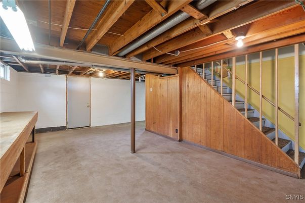 Empty room, Interior, Wooden Beams, Wooden Ceilings