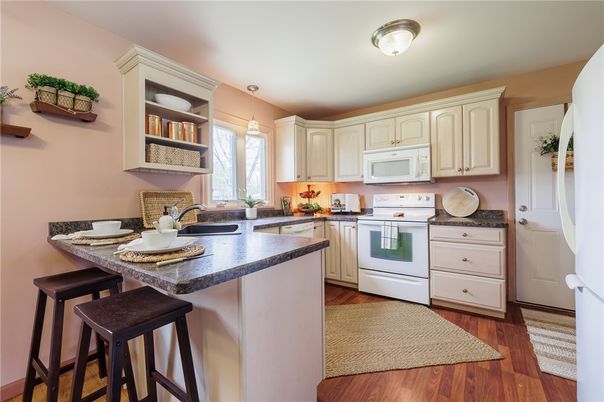 Interior, Kitchen, Pendant Lights, Wood Texture Flooring