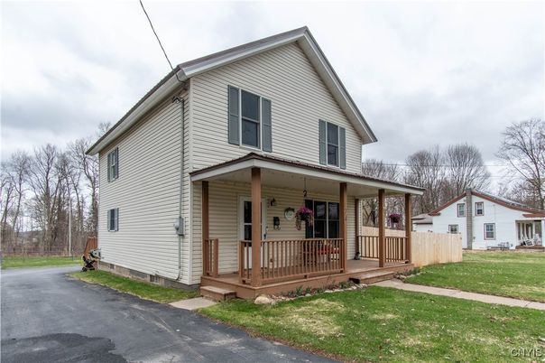 Exterior, Facade, Farmhouse