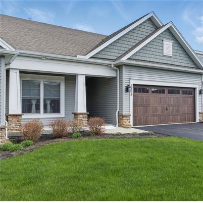 Attached, Exterior, Facade, American Craftsman