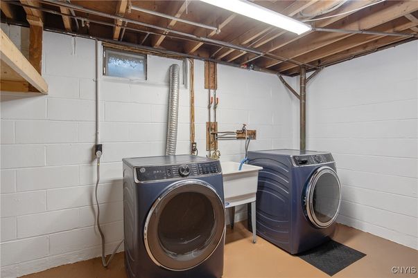 Interior, Washer, Wooden Beams