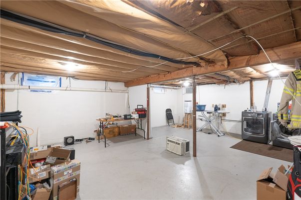 Garage, Interior, Washer, Wooden Beams