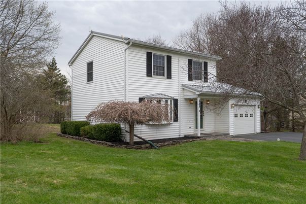 Attached, Exterior, Facade, Farmhouse
