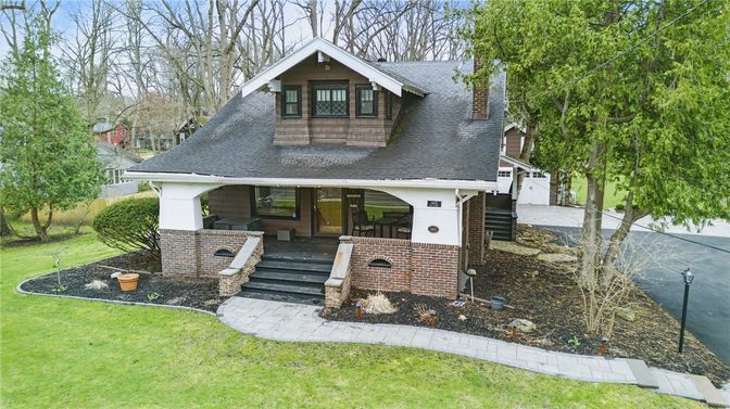 Exterior, Facade, Cape Cod