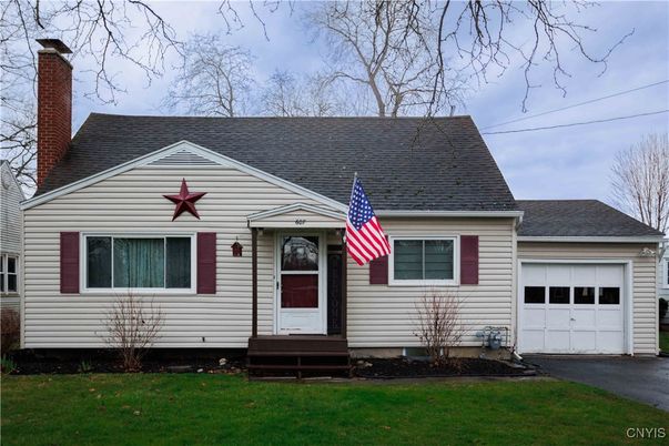 Attached, Exterior, Facade, Cape Cod