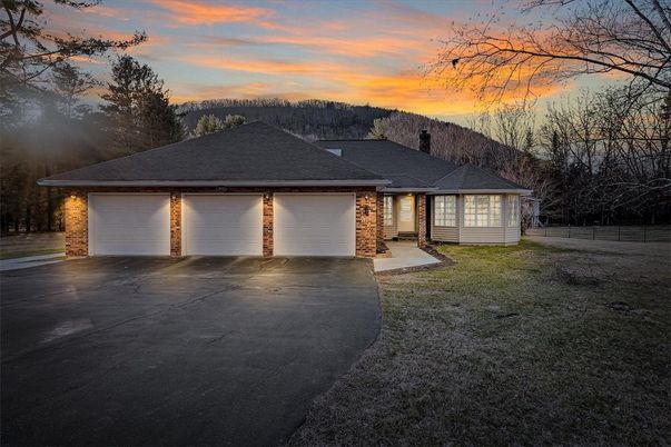 Attached, Exterior, Facade, Brick Facade, Ranch