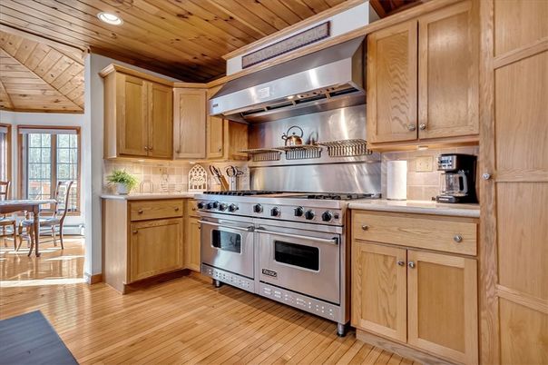 Dining room, Interior, Kitchen, Recessed Lighting, Stainless Steel Appliances, Wooden Ceilings, Wood Texture Flooring