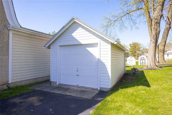 Detached Garage, Exterior