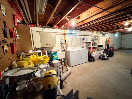 Interior, Washer, Wooden Beams