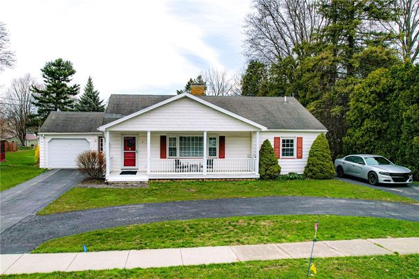 Attached, Exterior, Facade, Cape Cod