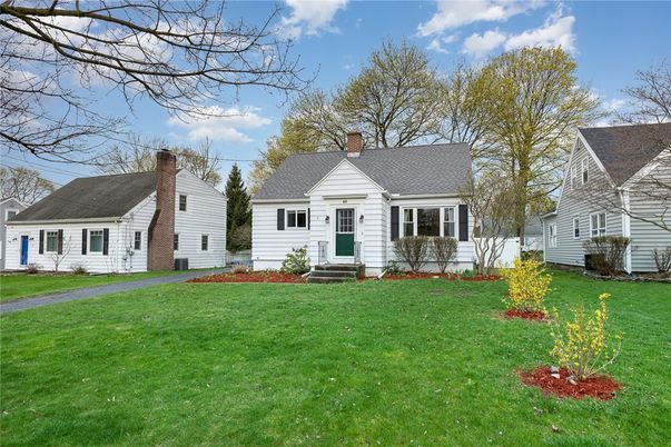 Backyard, Exterior, Facade, Cape Cod