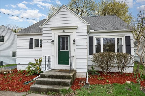 Exterior, Facade, Cape Cod