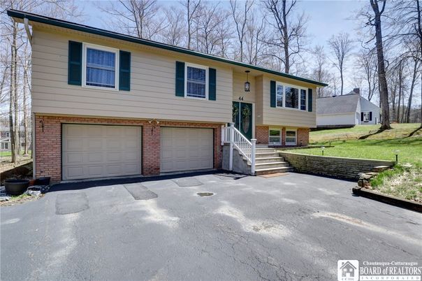 Attached, Exterior, Facade, Brick Facade, Raised Ranch