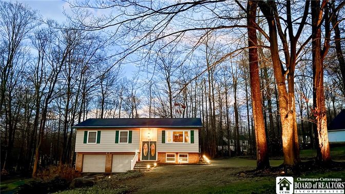 Attached, Exterior, Facade, Raised Ranch