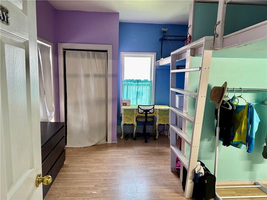 Interior, Walk-in Closets, Wood Texture Flooring
