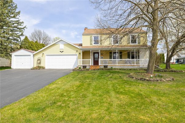 Attached, Exterior, Facade, Cape Cod