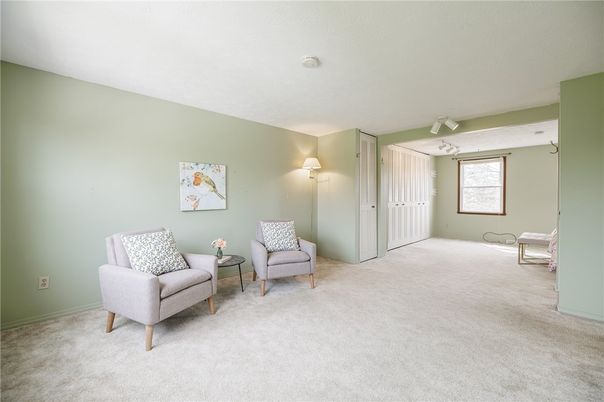 Empty room, Interior