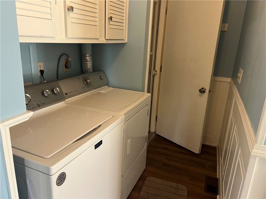 Interior, Utility Closets, Washer, Wood Texture Flooring