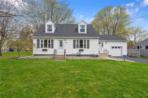 Attached, Exterior, Facade, Cape Cod