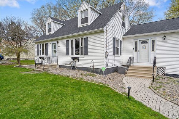 Exterior, Facade, Cape Cod