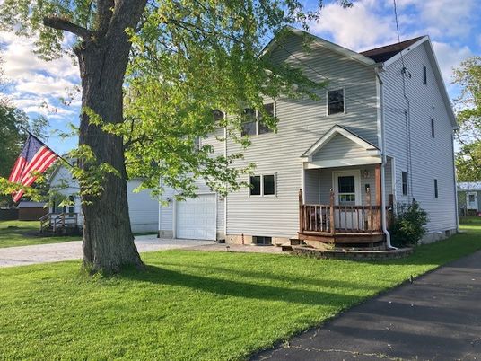 Attached, Backyard, Exterior, Facade, Queen Anne Victorian