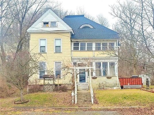 Exterior, Facade, Queen Anne Victorian