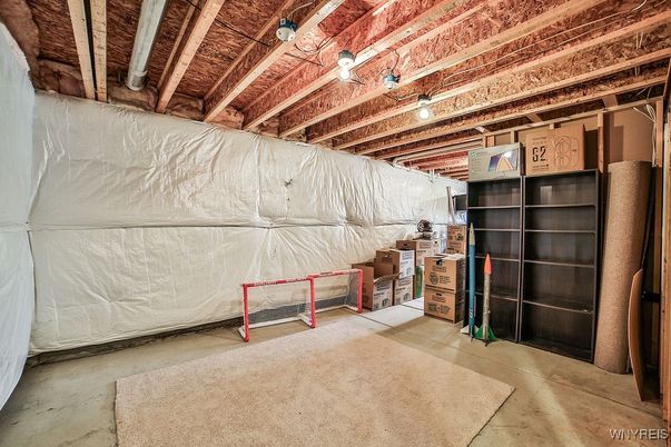 Garage, Interior, Wooden Beams