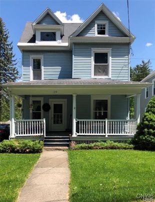 Exterior, Facade, Queen Anne Victorian