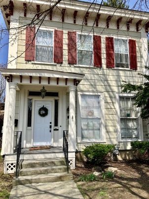 Exterior, Facade, American Foursquare