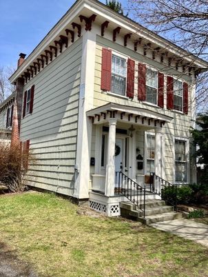 Exterior, Facade, American Foursquare