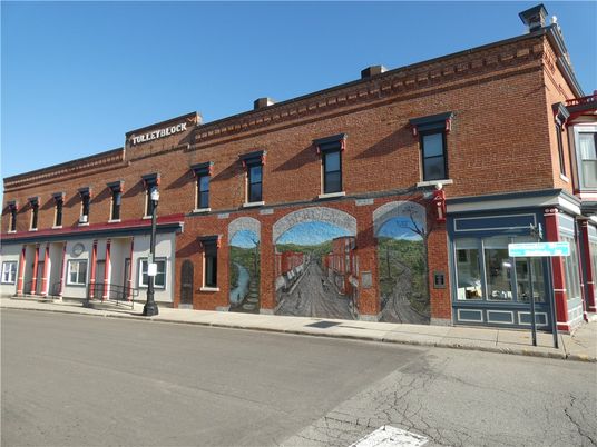 Exterior, Facade, Brick Facade, Rowhouse