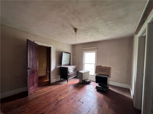 Interior, Washer, Wood Texture Flooring