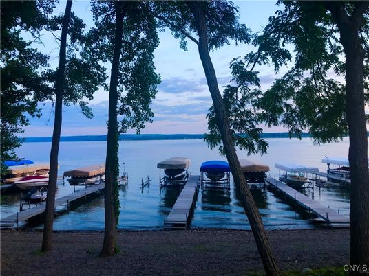 Exterior, Lake