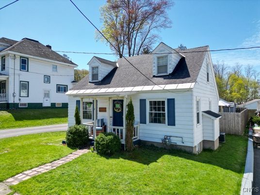 Exterior, Facade, Cape Cod