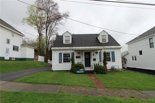 Exterior, Facade, Cape Cod