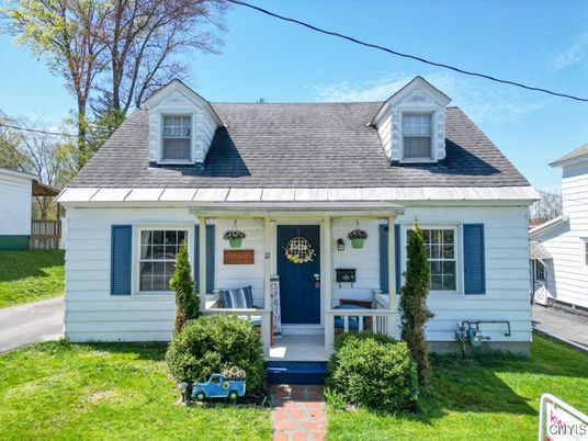 Exterior, Facade, Cape Cod