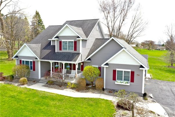 Exterior, Facade, Farmhouse