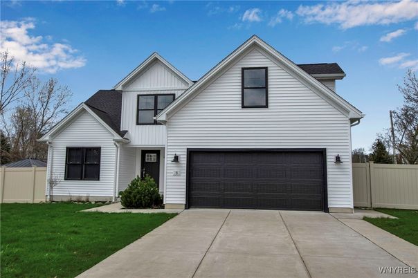 Attached, Exterior, Facade, Farmhouse