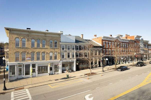 Exterior, Facade, Rowhouse