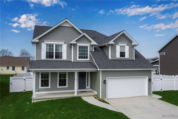 Attached, Exterior, Facade, American Craftsman