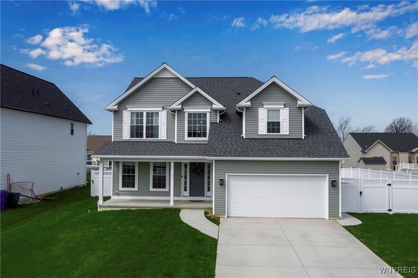 Attached, Exterior, Facade, American Craftsman