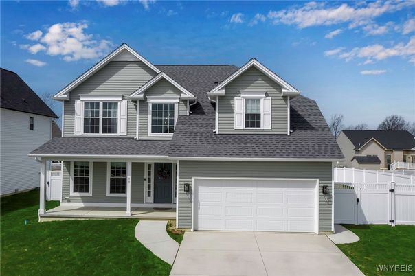 Attached, Exterior, Facade, American Craftsman